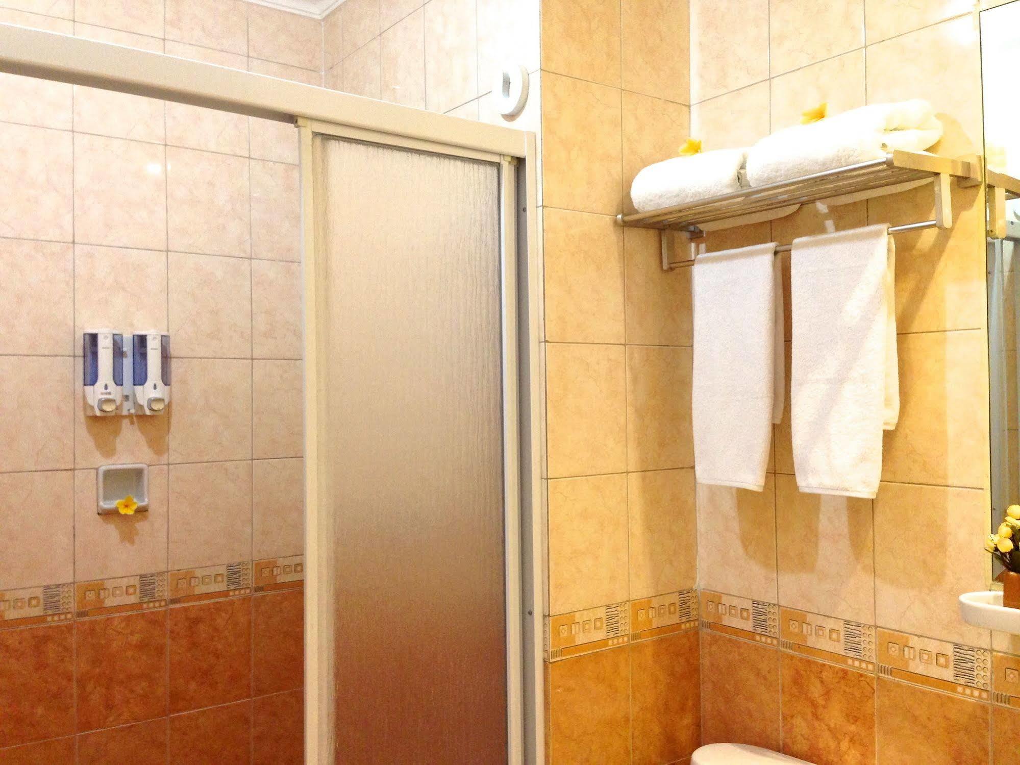 Ravarine Suite Apartment Giacarta Esterno foto